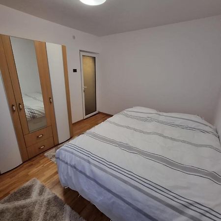 Apartament Chaplins 3 Camere Piatra Neamţ Eksteriør bilde